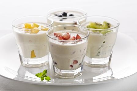 Copos com mousse de frutas variadas