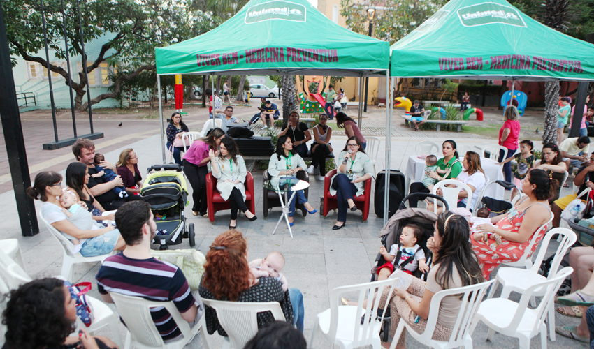 Evento Mamao com mes e seus bebs na Praa Luiza Tvora