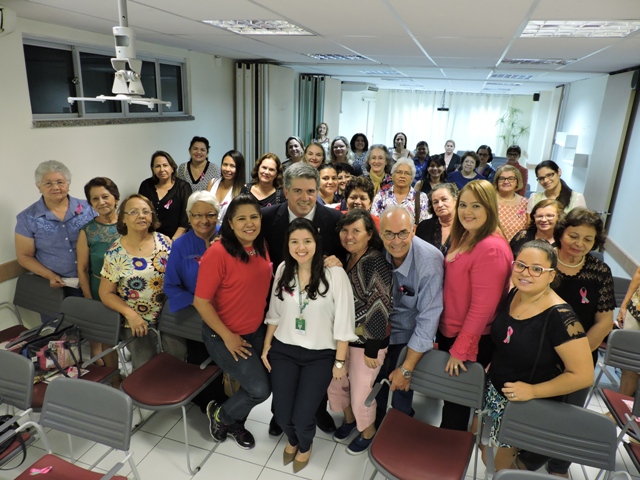 participantes da palestra sobre cncer de mama 