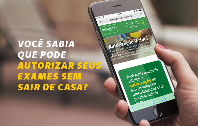 Uma mo segurando um celular com a pgina de autorizao virtual aberta e o texto "Voc sabia que pode autorizar seus exames sem sair de casa?"