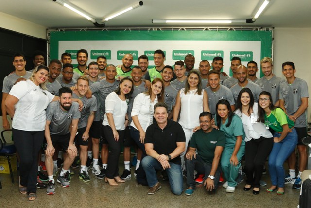 Jogadores do Cear Sporting Club reunidos no Hospital Regional Unimed 