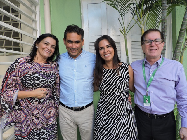 Foto do presidente da Unimed Fortaleza, Dr. João Borges, com outros diretores