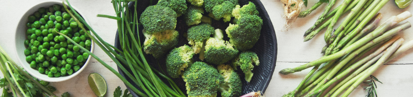 Vrias comidas verdes como legumes e verduras