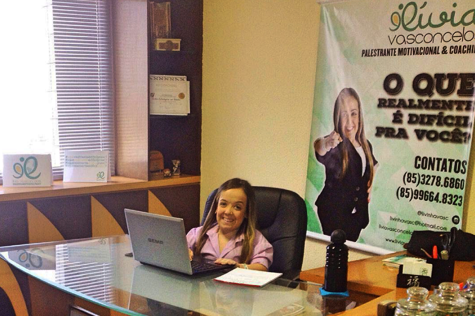 Livia Vasconcelos no seu escritrio