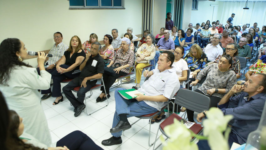 Turma do Ativa Idade assistindo a palestra