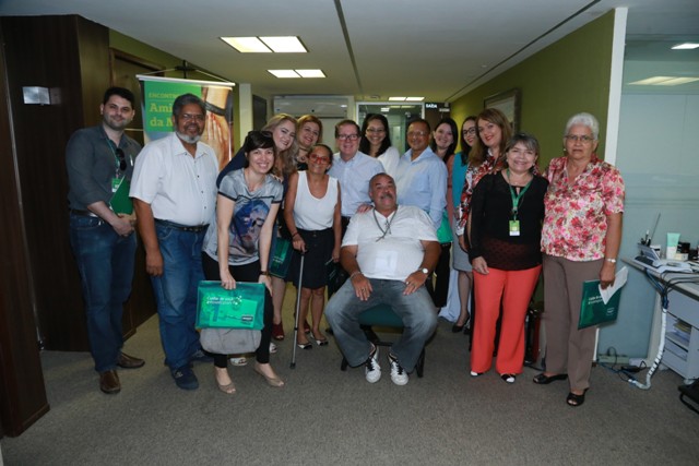 Participantes do projeto Amigos da Marca reunidos na foto