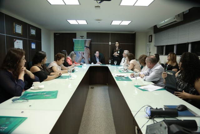 Clientes reunidos com o presidente da Unimed Fortaleza, Dr. João Borges, na 5ª edição do projeto Amigos da Marca