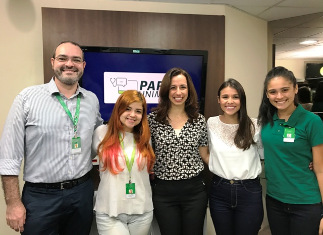 Integrantes do Papo Unimed com a infectologista Dra. Evelyne Giro