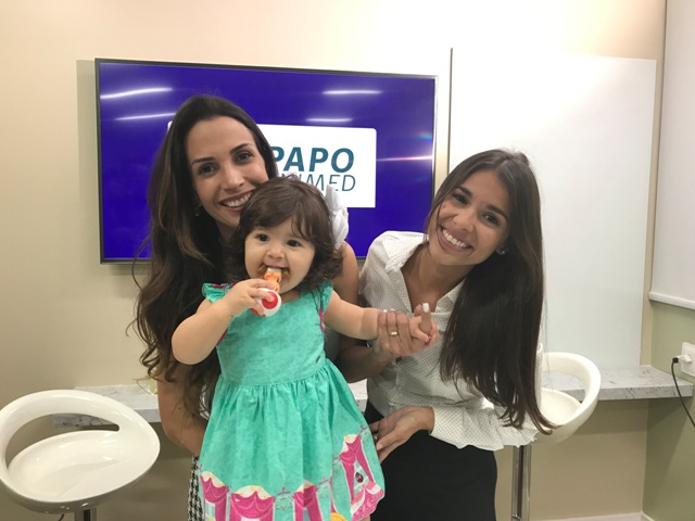 Ingrid Machado, sua filha Antonella e a nossa apresentadora, Roberta Arrais