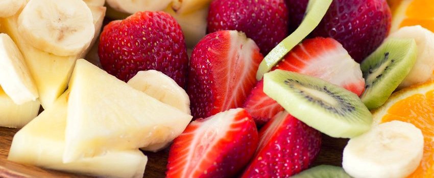 Close em frutas frescas variadas