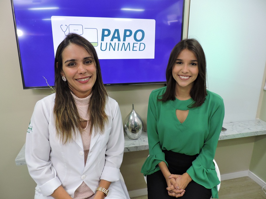 Apresentadora do Papo Unimed, Roberta Arrais, e a endocrinologista Dra. Mariana Chaves