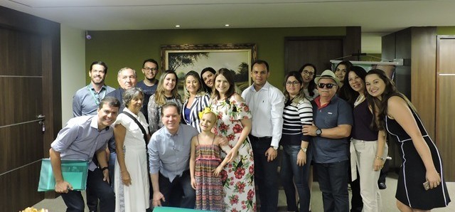 Clientes reunidos com o presidente da Unimed Fortaleza, Dr. Joo Borges, no caf Amigos da Marca.