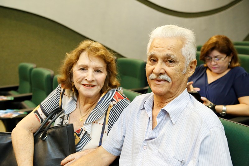 Casal de idosos que participaram do bate-papo promovido pela Medicina Preventiva sobre o Novembro Azul