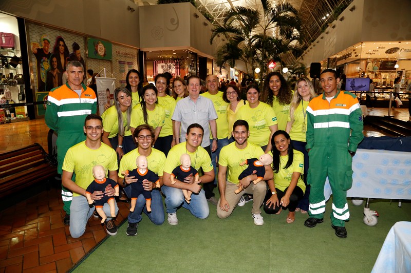 Colaboradores que participaram da ao da Unimed Urgente no Shopping Iguatemi