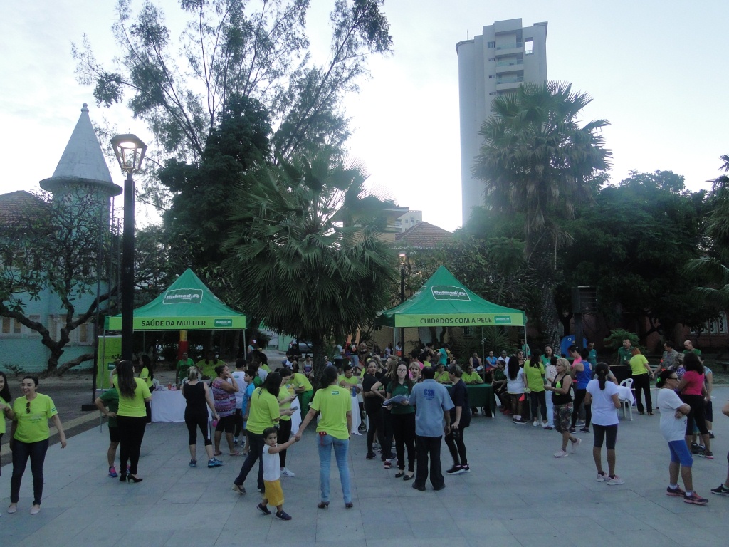 Foto do EnfermAção, ação realizada na Praça Luiza Távora