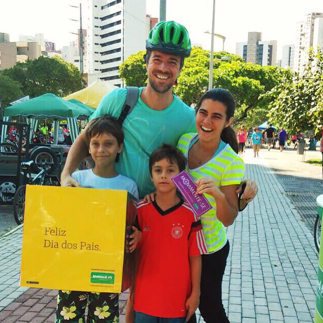 Unimed Fortaleza presenteia os papais com capacetes em estaes do Bicicletar