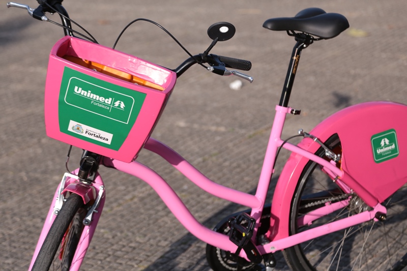 Uma bicicleta rosa do projeto Bicicletar