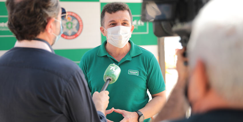 Presidente da Unimed Fortaleza, Dr. Elias Leite, na coletiva de imprensa de inaugurao dos postos guarda-vidas na Praia do Futuro.