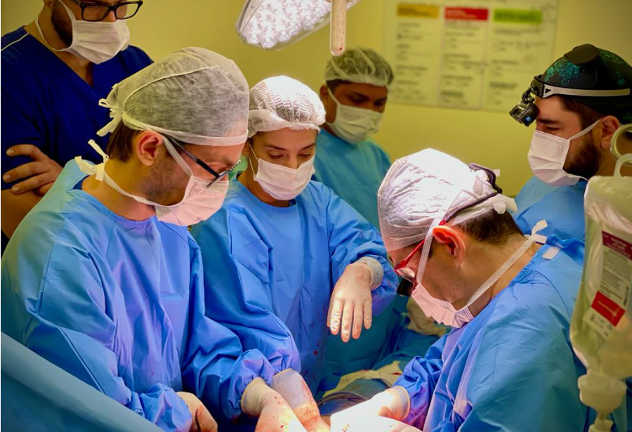 Momento do primeiro transplante de fgado no Hospital Unimed