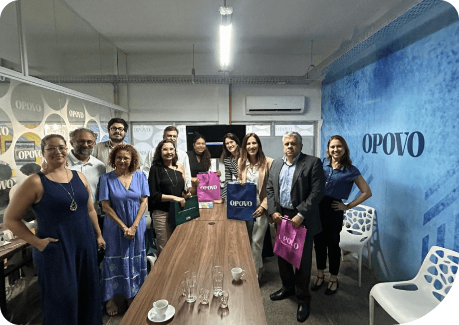 Pessoas reunidas no O Povo