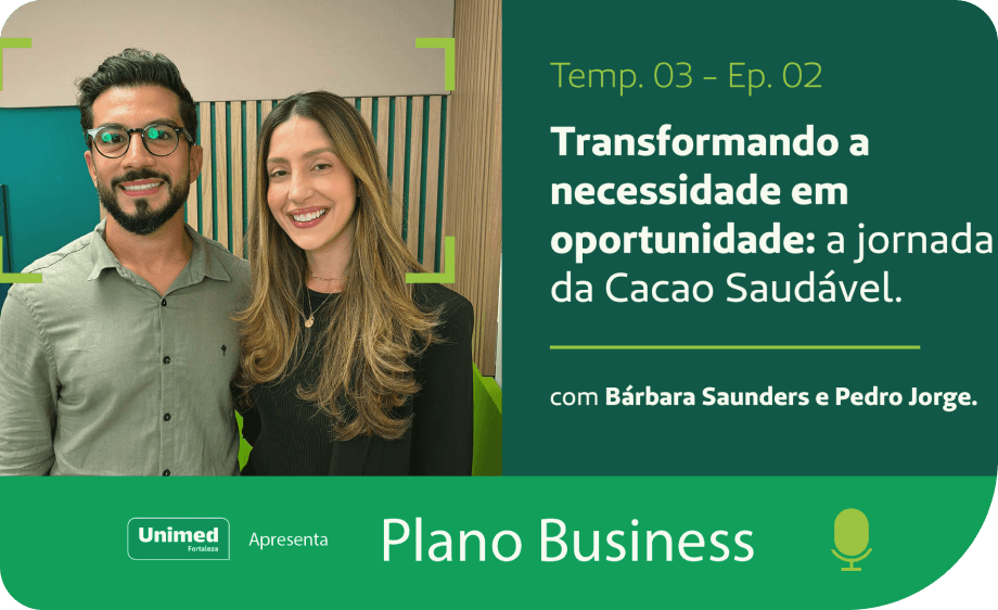 Duas pessoas sorrindo